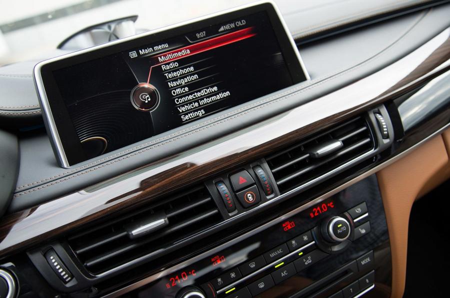 BMW X6 xDrive 5.0i 2015 года  (фото 98 из 113)